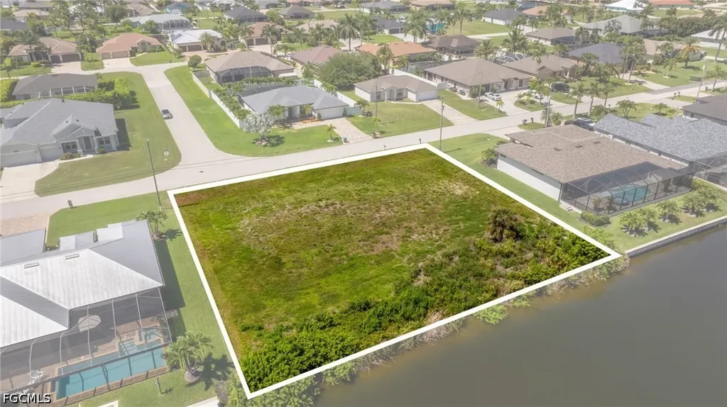 2201 SW 28th Terrace Cape Coral FL 33914