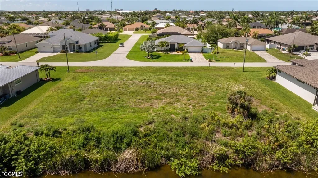 2201 SW 28th Terrace Cape Coral FL 33914