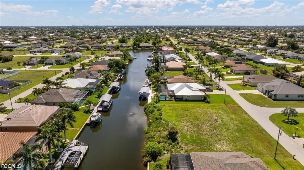 2201 SW 28th Terrace Cape Coral FL 33914