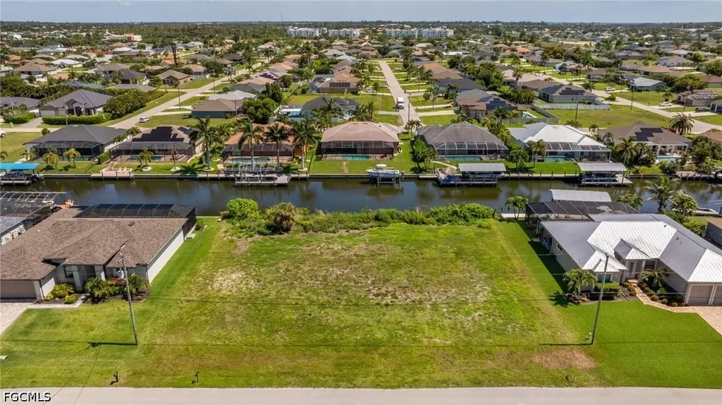 2201 SW 28th Terrace Cape Coral FL 33914