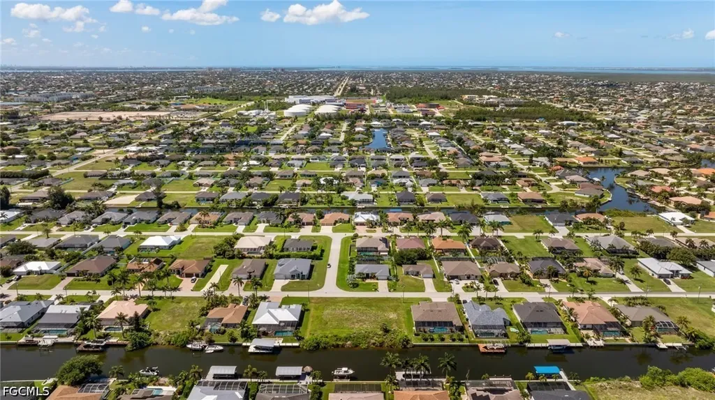 2201 SW 28th Terrace Cape Coral FL 33914