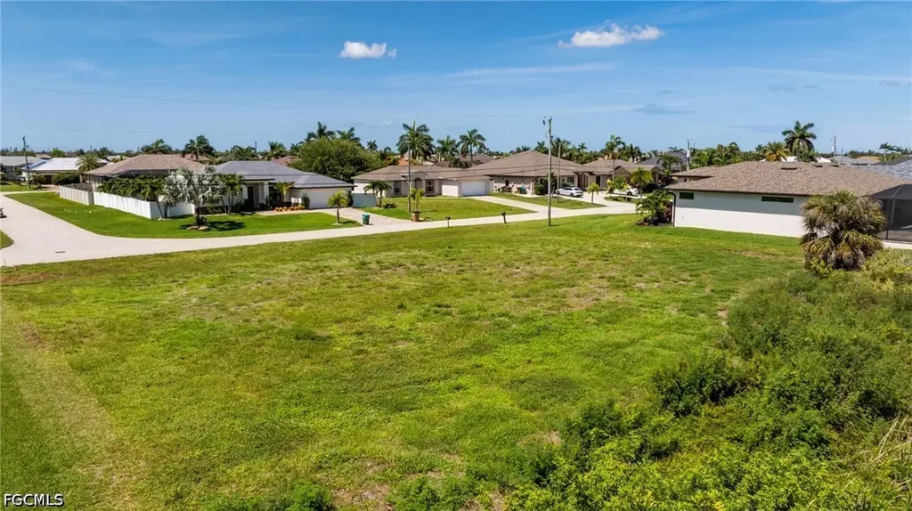 2201 SW 28th Terrace Cape Coral FL 33914