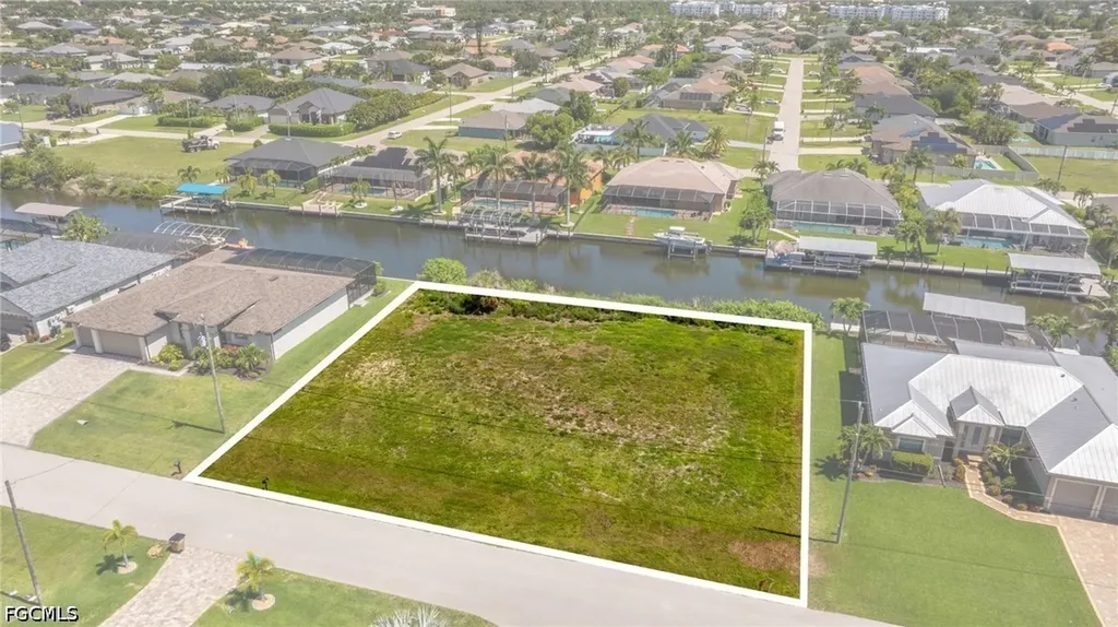 2201 SW 28th Terrace Cape Coral FL 33914
