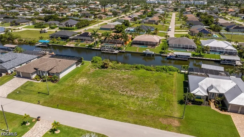 2201 SW 28th Terrace Cape Coral FL 33914