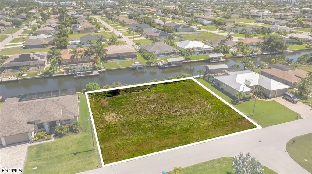 2201 SW 28th Terrace Cape Coral FL 33914