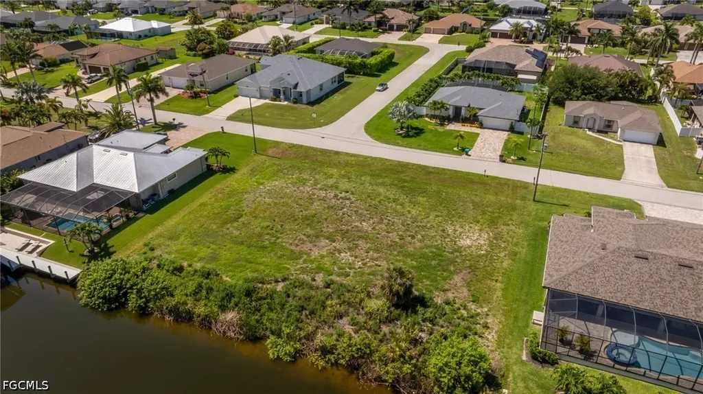 2201 SW 28th Terrace Cape Coral FL 33914