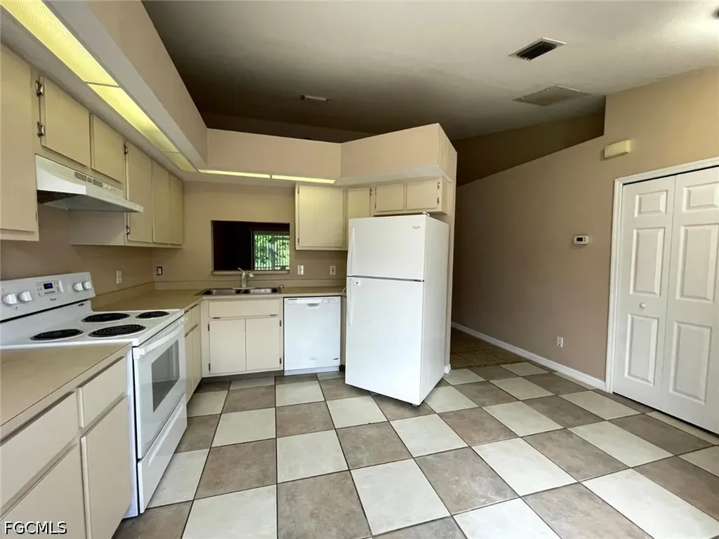 908 Cape Coral Parkway W Cape Coral FL 33914