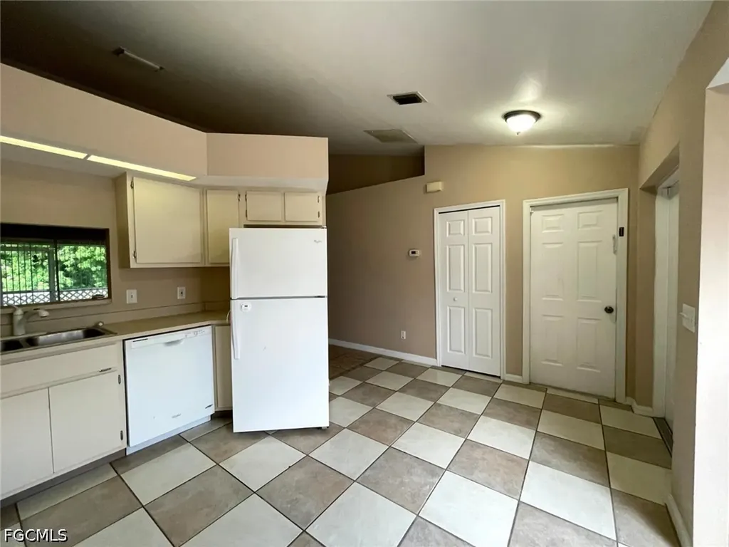 908 Cape Coral Parkway W Cape Coral FL 33914