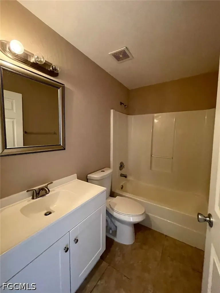 908 Cape Coral Parkway W Cape Coral FL 33914