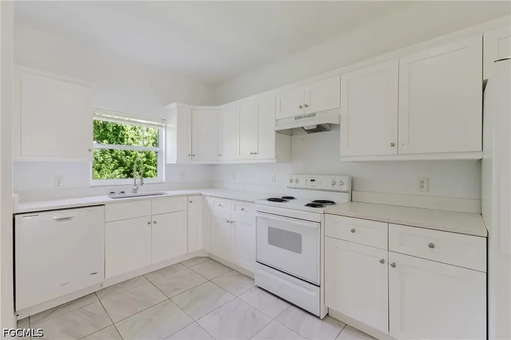 5612 Rose Garden Road Cape Coral FL 33914