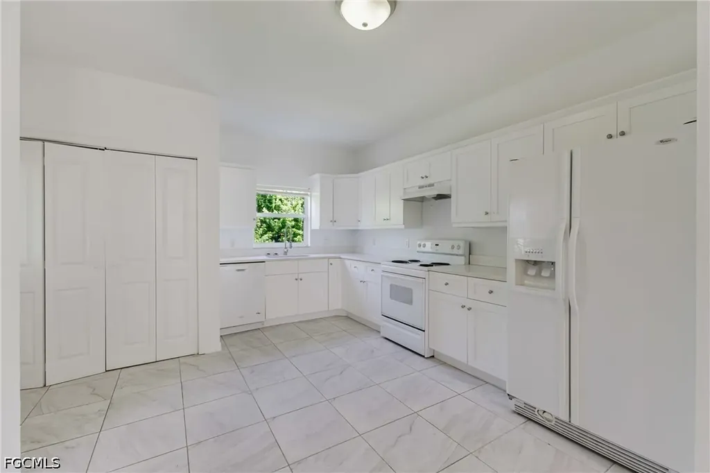 5612 Rose Garden Road Cape Coral FL 33914