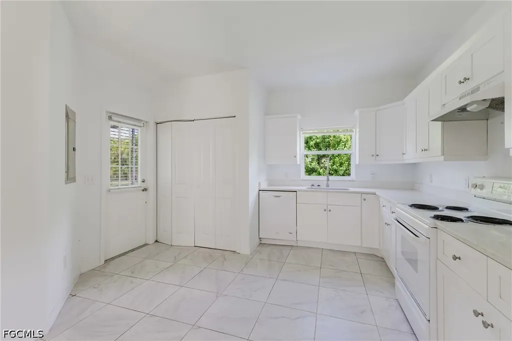 5612 Rose Garden Road Cape Coral FL 33914