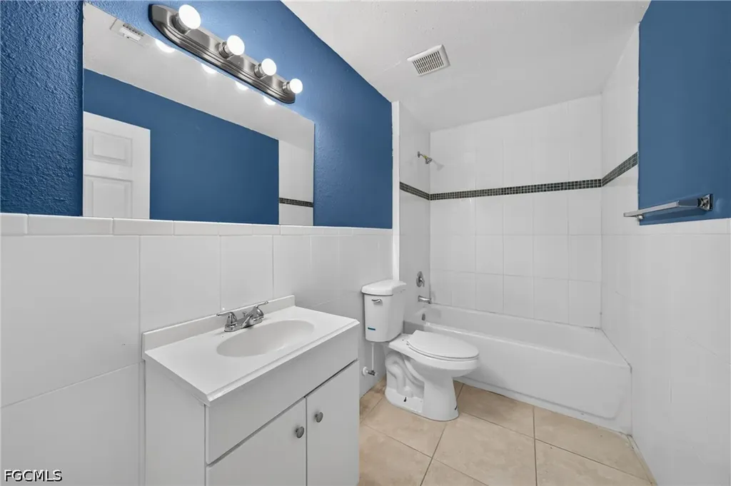 772/774 Holmes Avenue Lehigh Acres FL 33974
