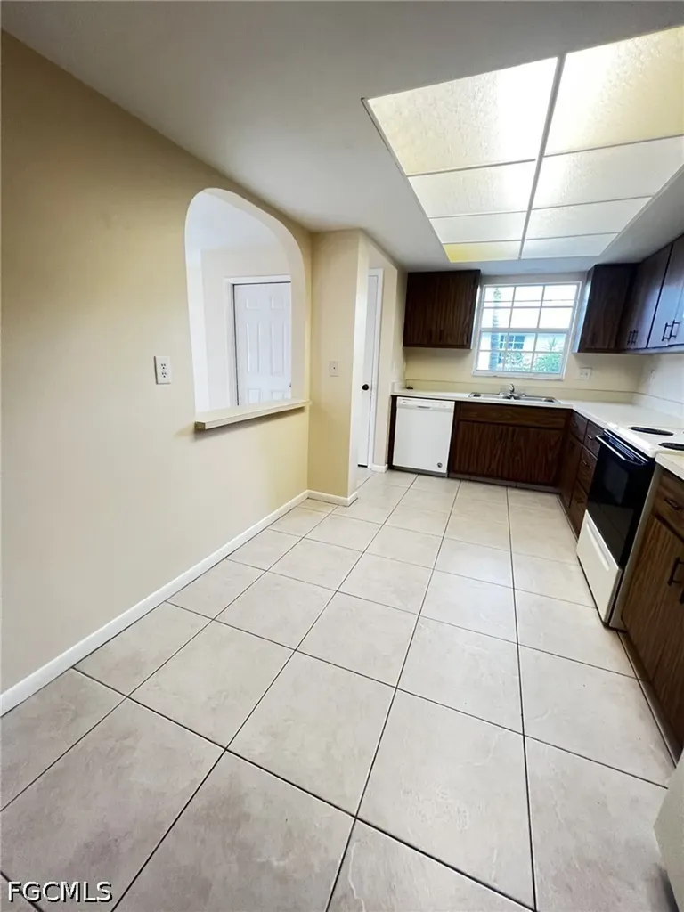 609 SE 23rd Place Cape Coral FL 33990