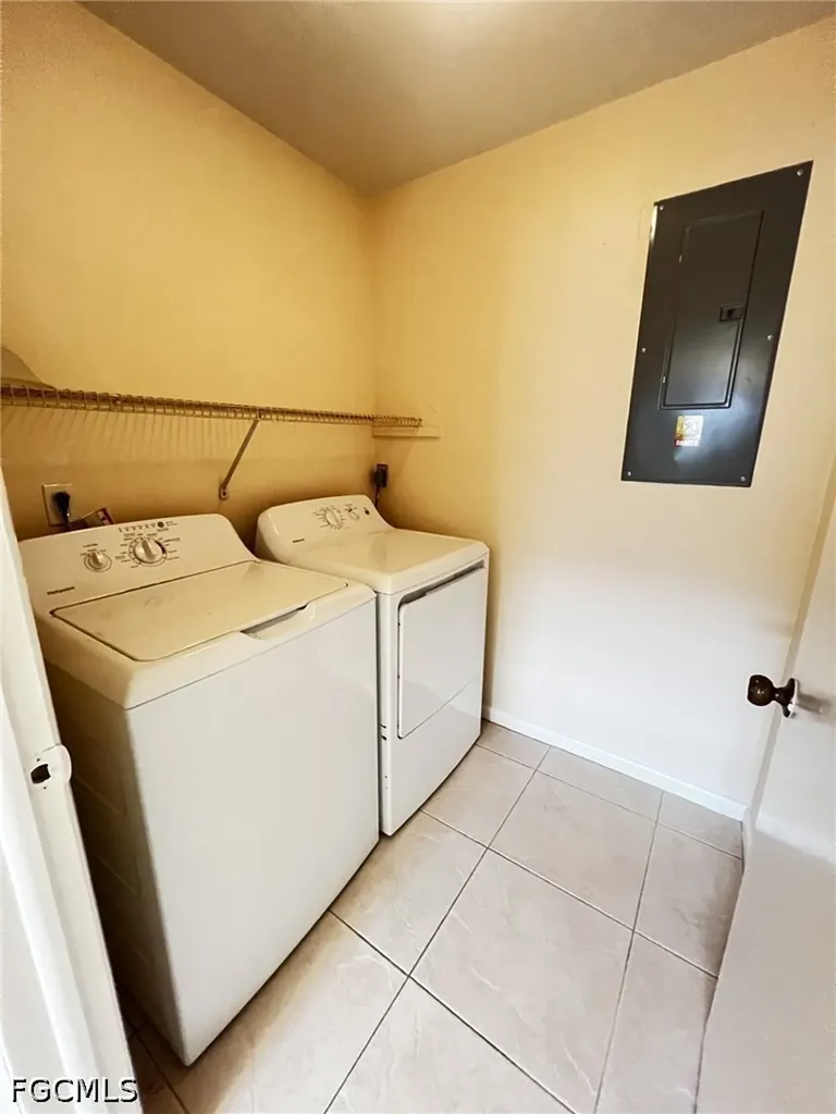 609 SE 23rd Place Cape Coral FL 33990
