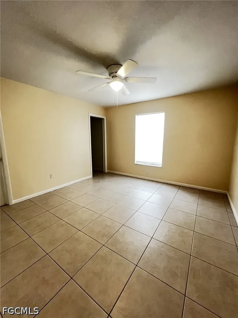 609 SE 23rd Place Cape Coral FL 33990