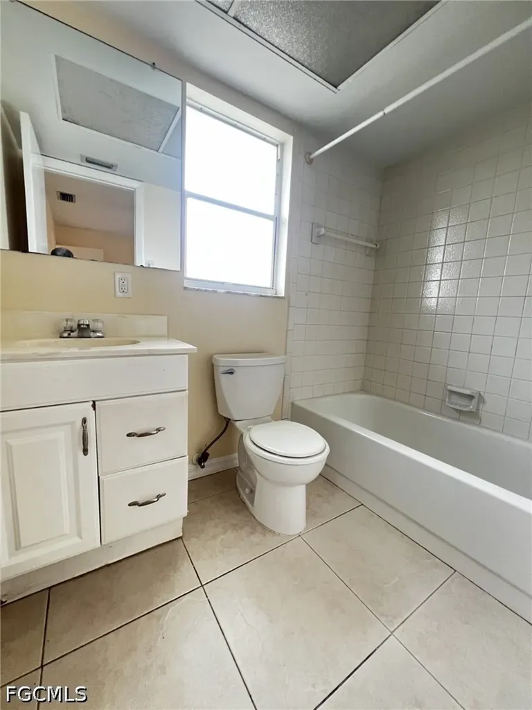 609 SE 23rd Place Cape Coral FL 33990