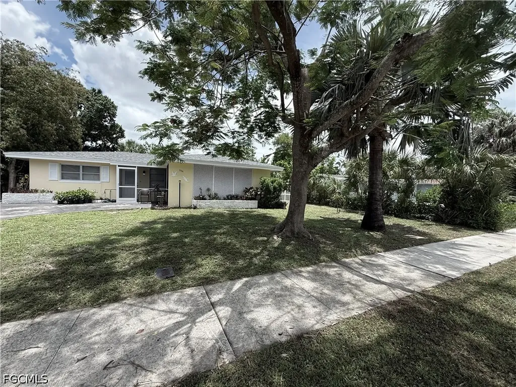 Fort Myers FL, 3941 Maxine Street