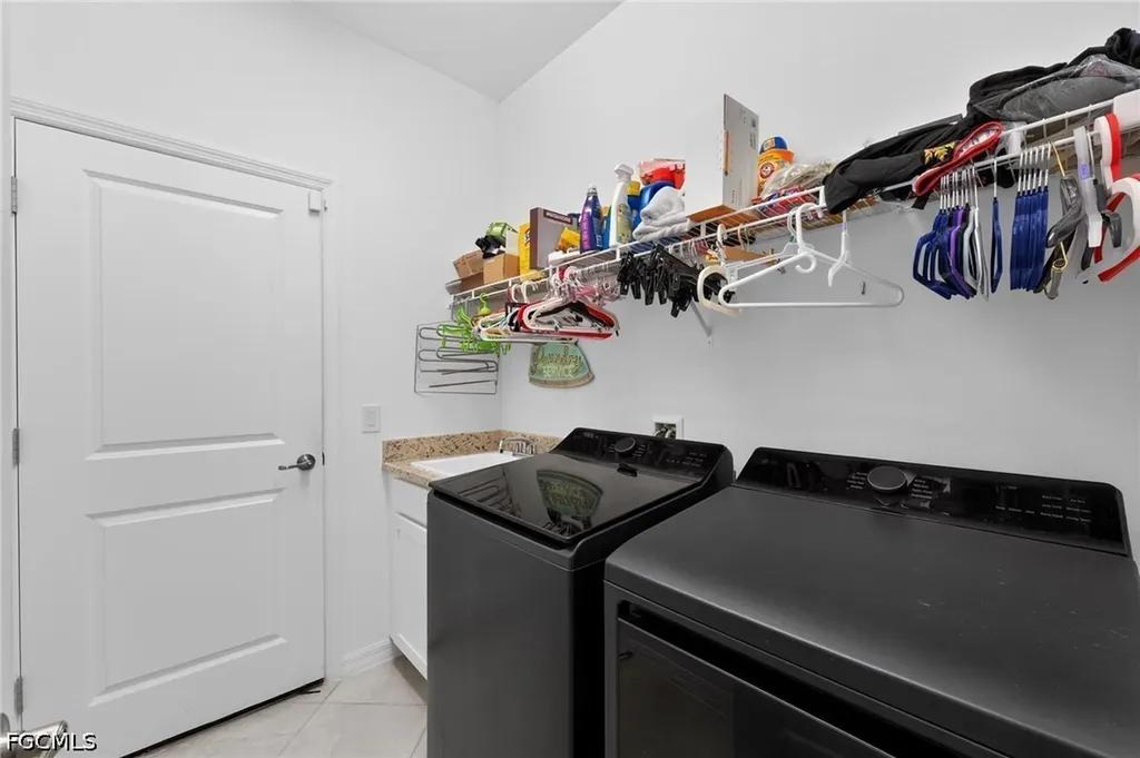 3335 Menores Way Fort Myers FL 33905