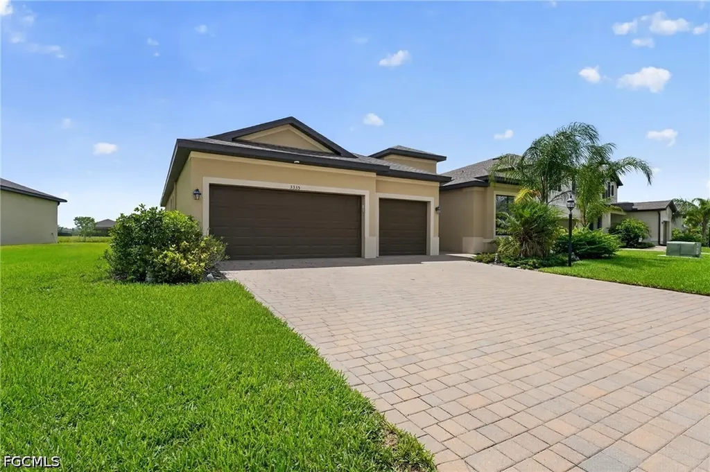 3335 Menores Way Fort Myers FL 33905