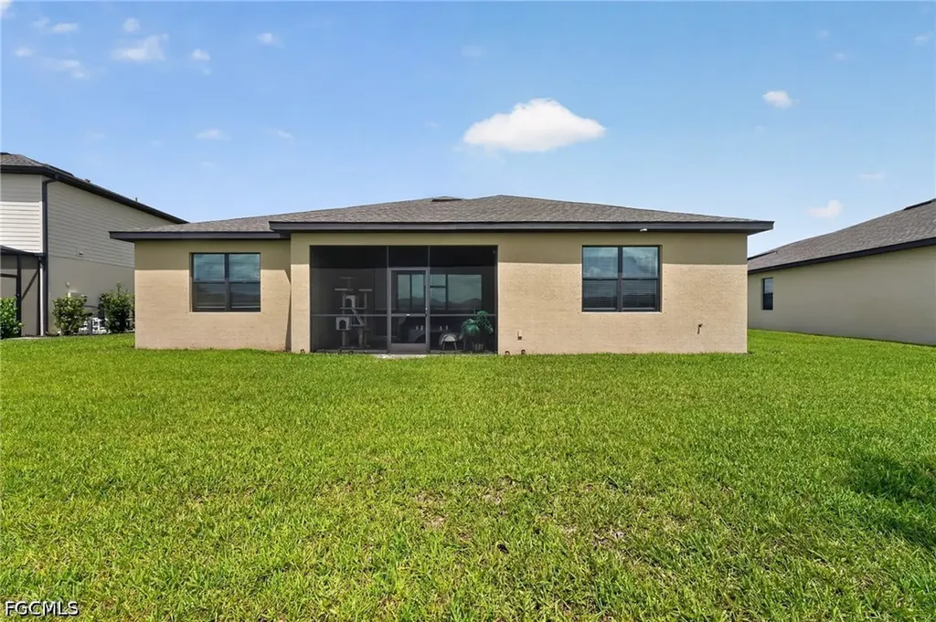 3335 Menores Way Fort Myers FL 33905
