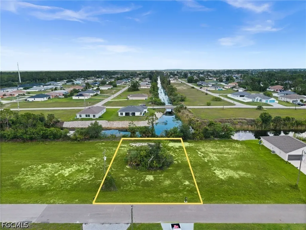 907 NE 32nd Terrace Cape Coral FL 33909