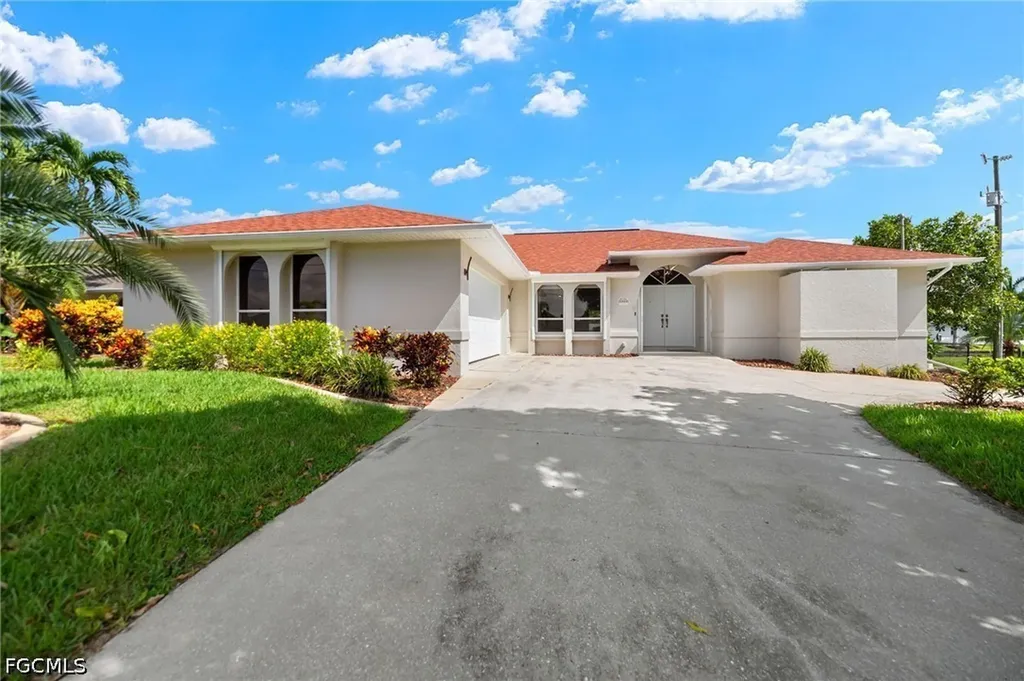 2223 SE 10th Lane Cape Coral FL 33990