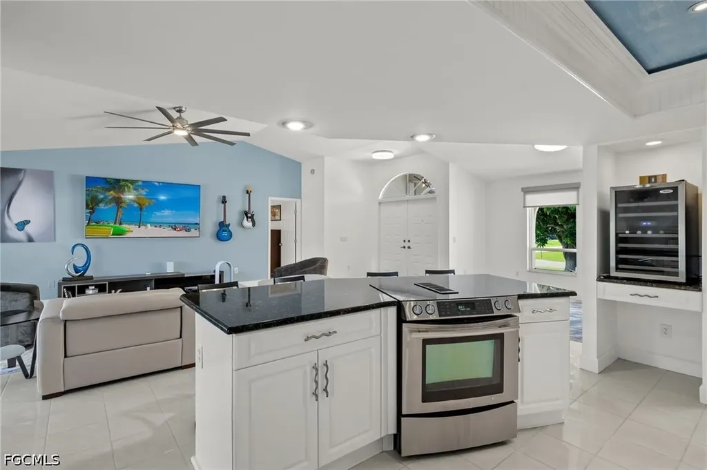 2223 SE 10th Lane Cape Coral FL 33990