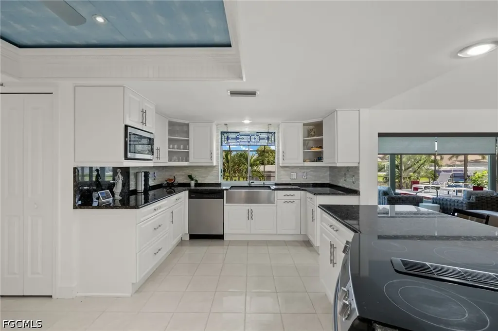 2223 SE 10th Lane Cape Coral FL 33990