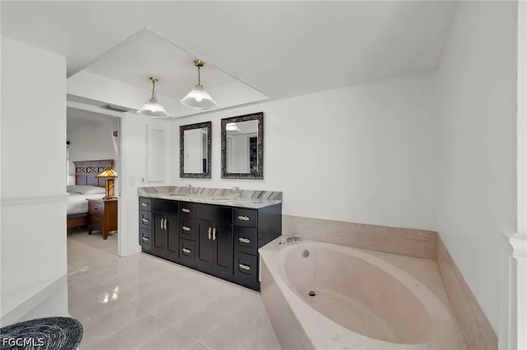 2223 SE 10th Lane Cape Coral FL 33990