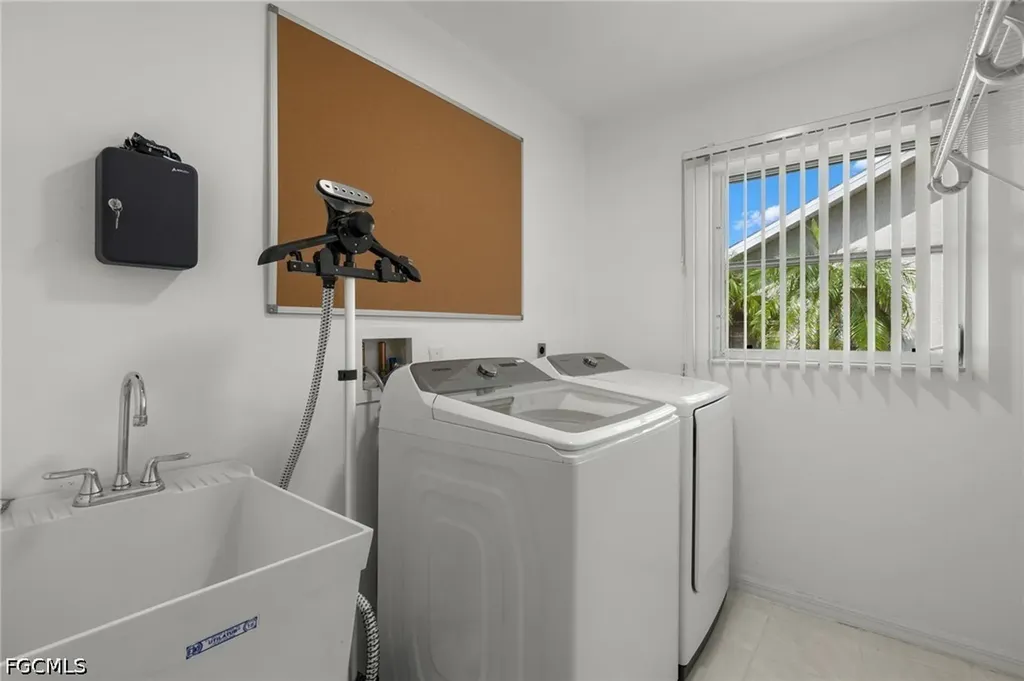 2223 SE 10th Lane Cape Coral FL 33990