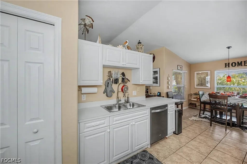 905 NE 17th Street Cape Coral FL 33909