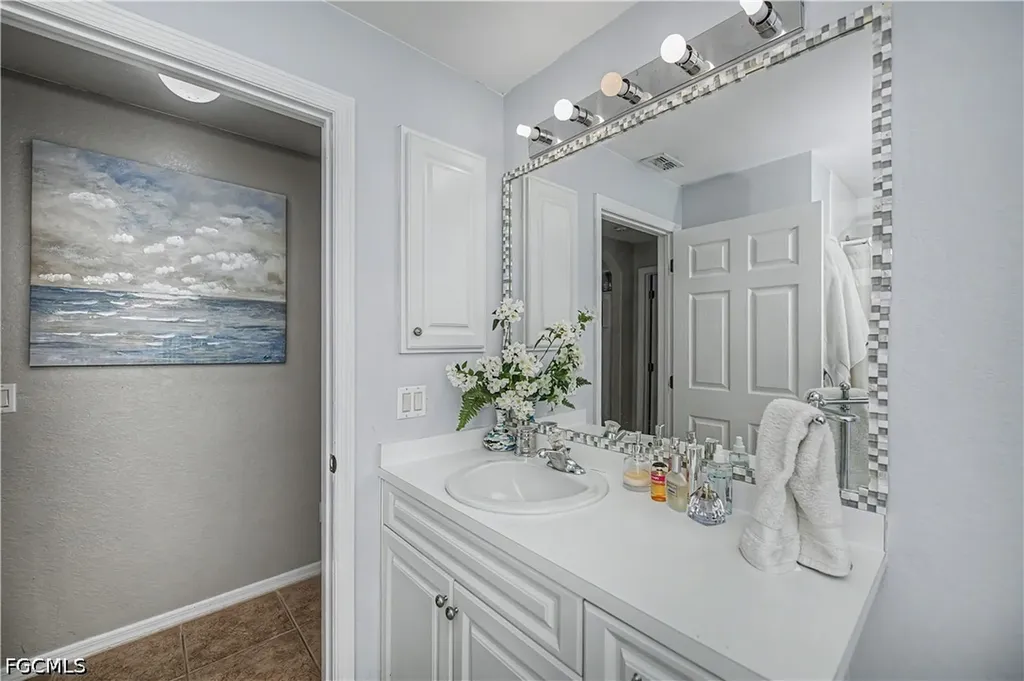 905 NE 17th Street Cape Coral FL 33909