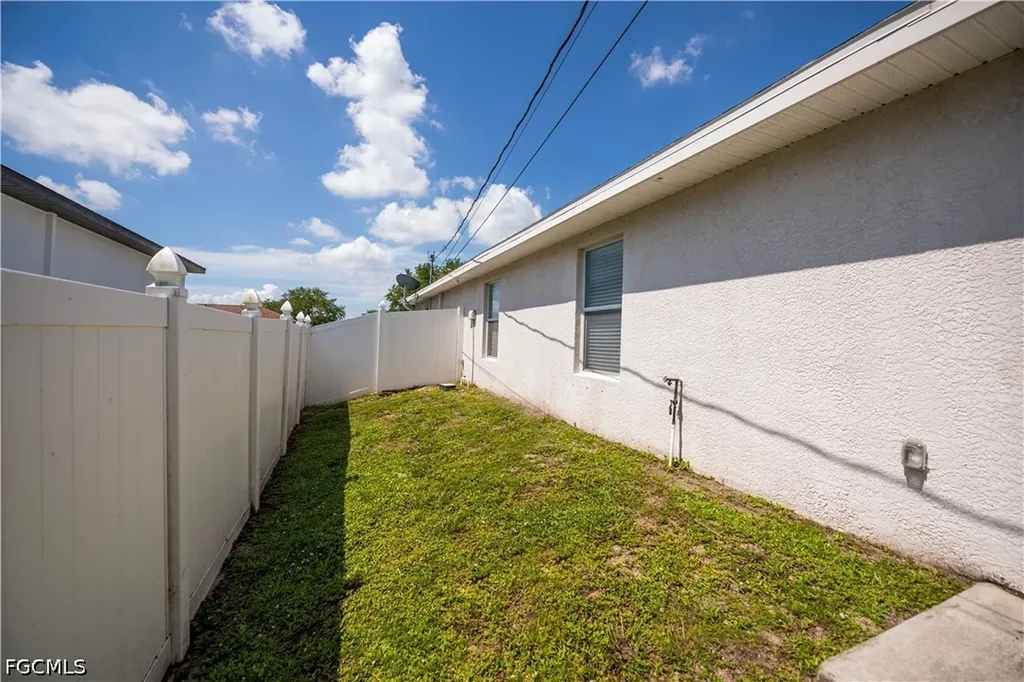 905 NE 17th Street Cape Coral FL 33909