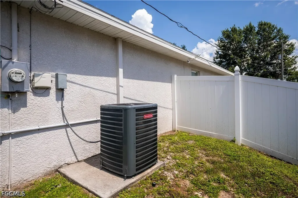 905 NE 17th Street Cape Coral FL 33909