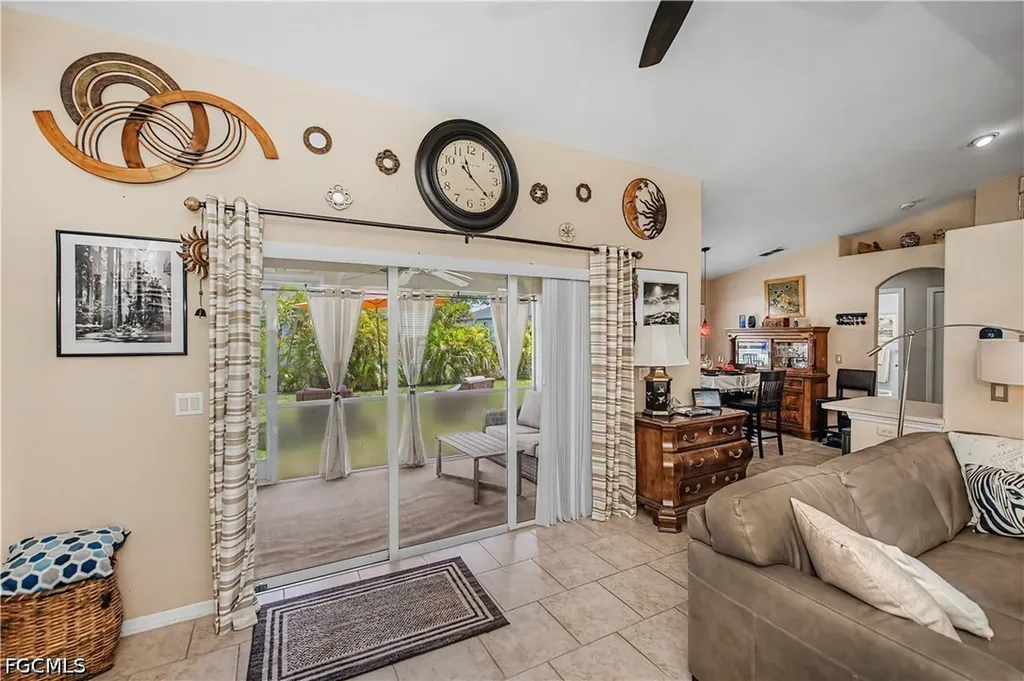 905 NE 17th Street Cape Coral FL 33909