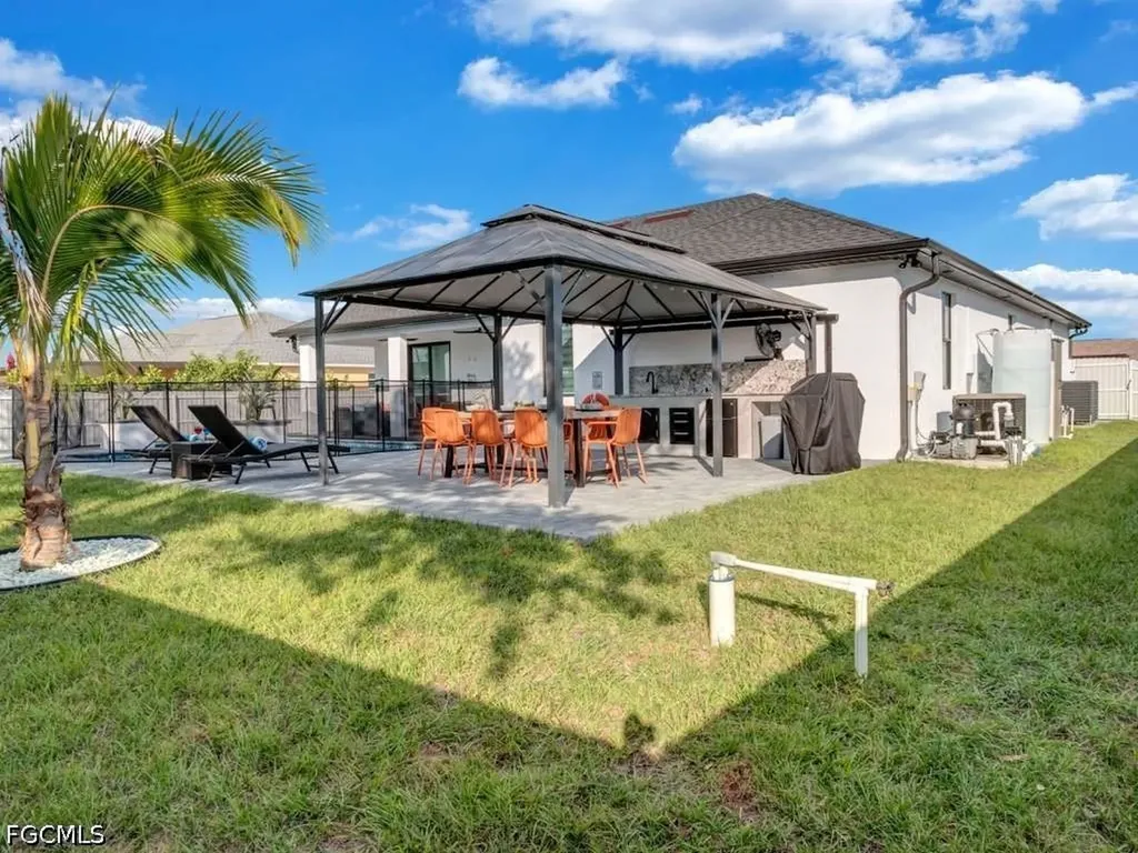1002 NE 2nd Place Cape Coral FL 33909