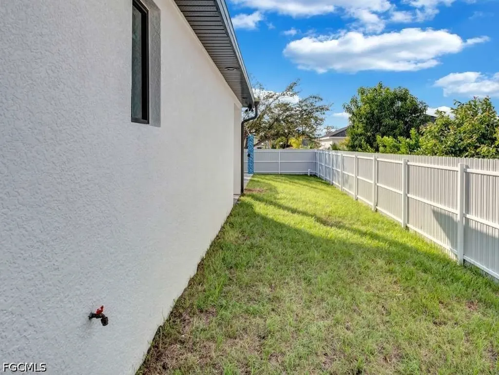 1002 NE 2nd Place Cape Coral FL 33909