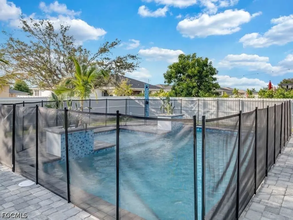 1002 NE 2nd Place Cape Coral FL 33909