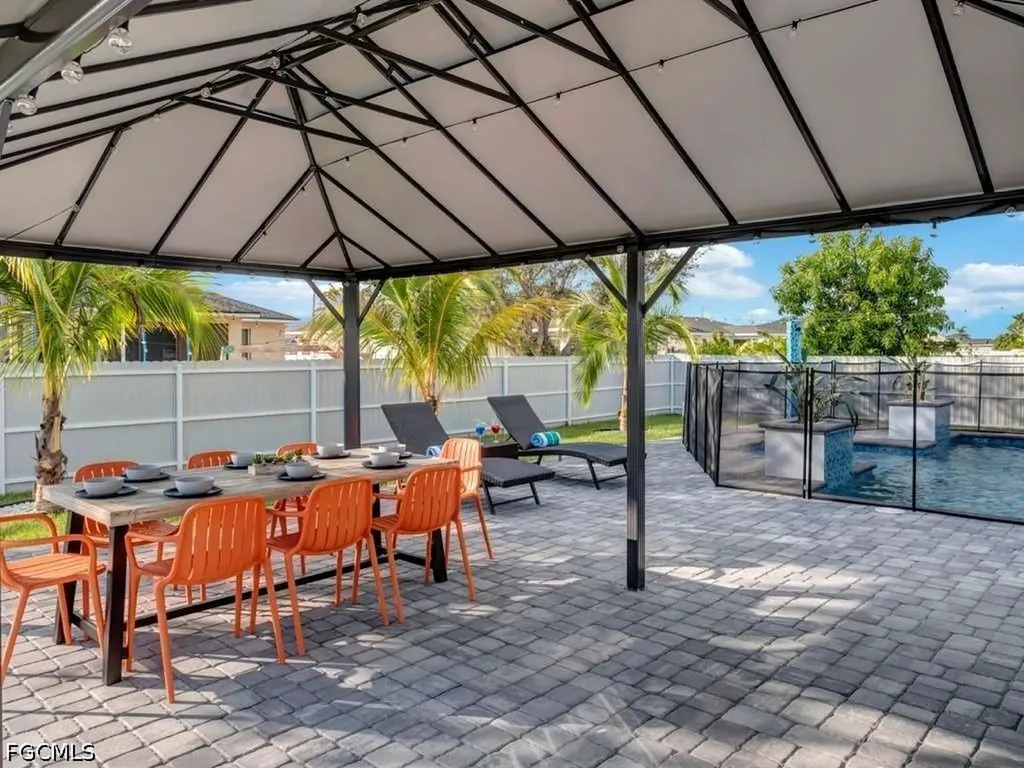1002 NE 2nd Place Cape Coral FL 33909