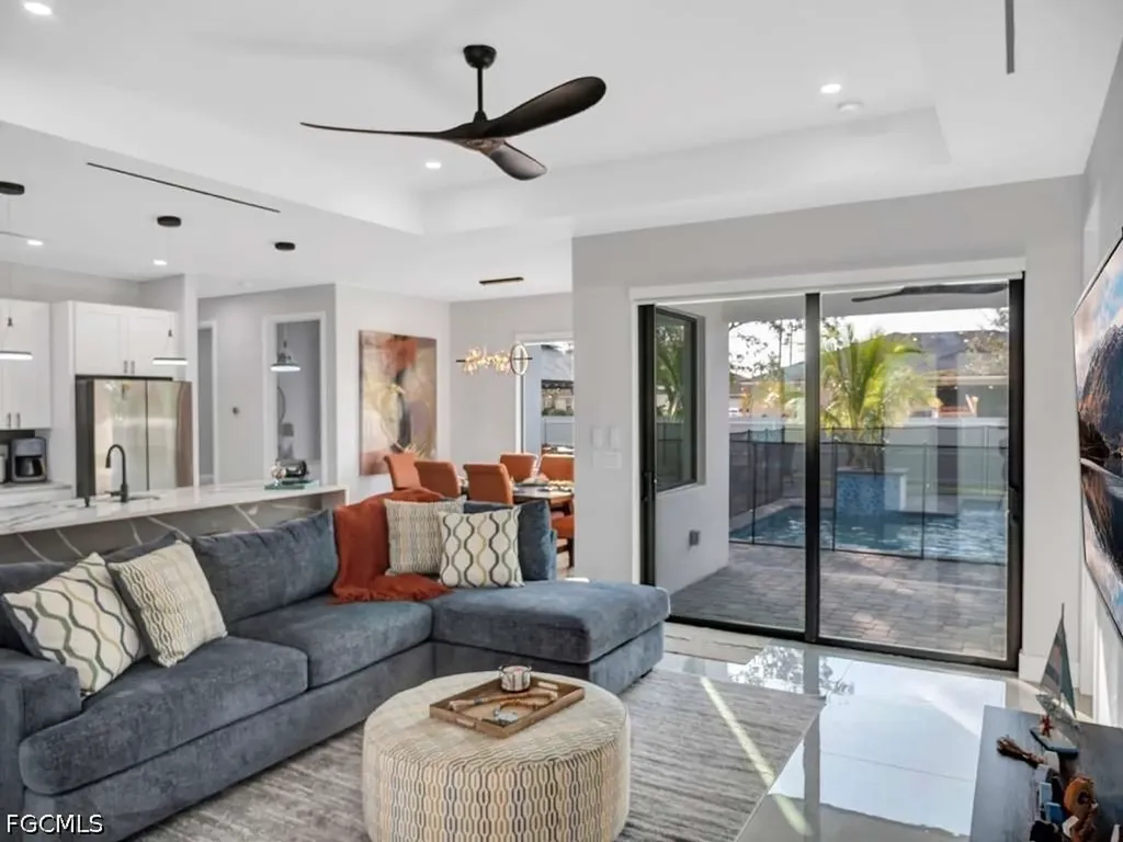 1002 NE 2nd Place Cape Coral FL 33909
