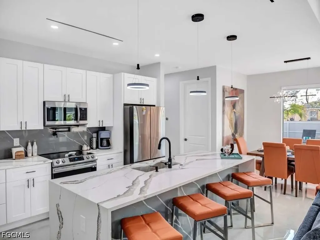 1002 NE 2nd Place Cape Coral FL 33909