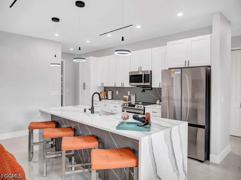 1002 NE 2nd Place Cape Coral FL 33909
