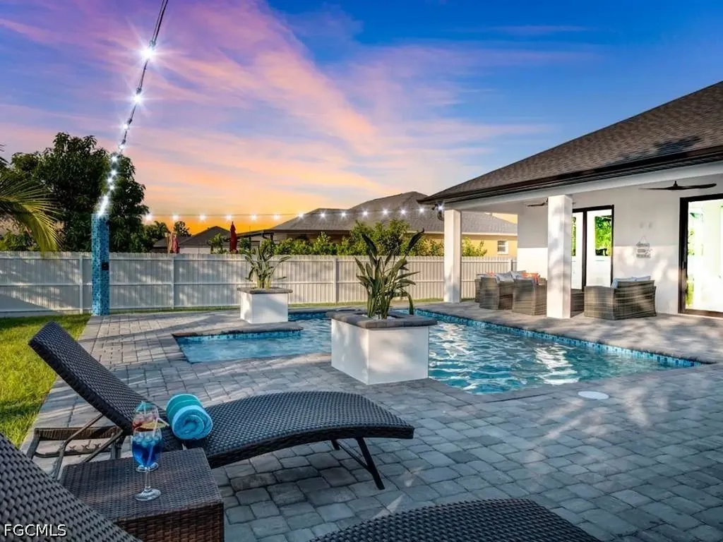1002 NE 2nd Place Cape Coral FL 33909