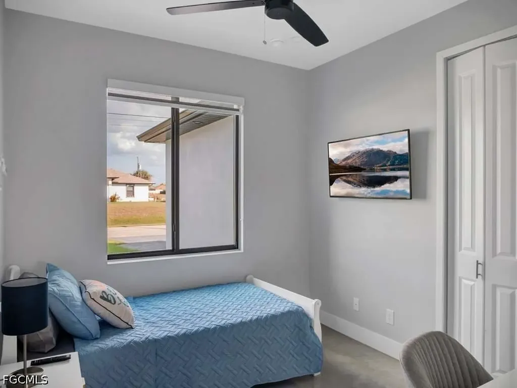1002 NE 2nd Place Cape Coral FL 33909
