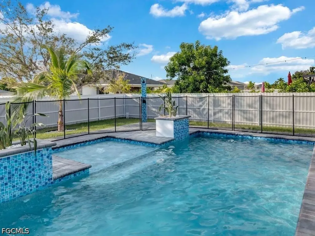 1002 NE 2nd Place Cape Coral FL 33909