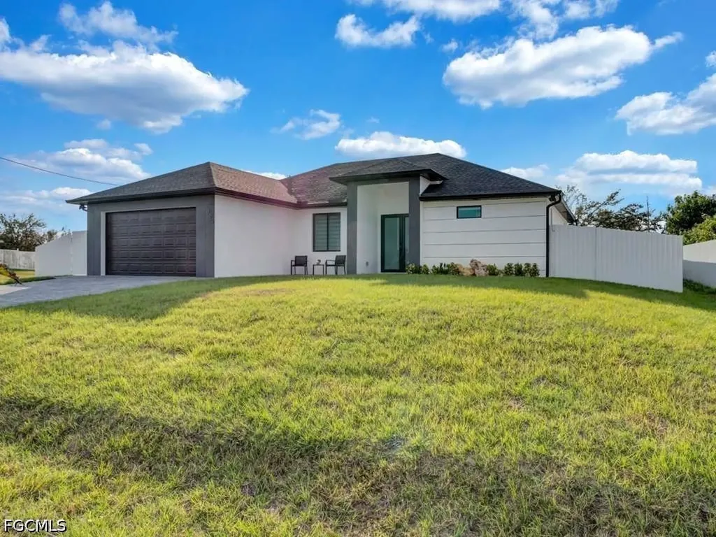 1002 NE 2nd Place Cape Coral FL 33909
