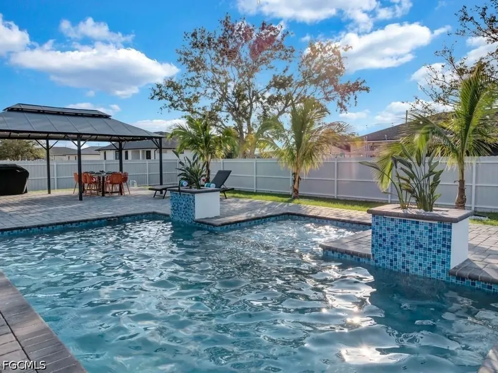 1002 NE 2nd Place Cape Coral FL 33909