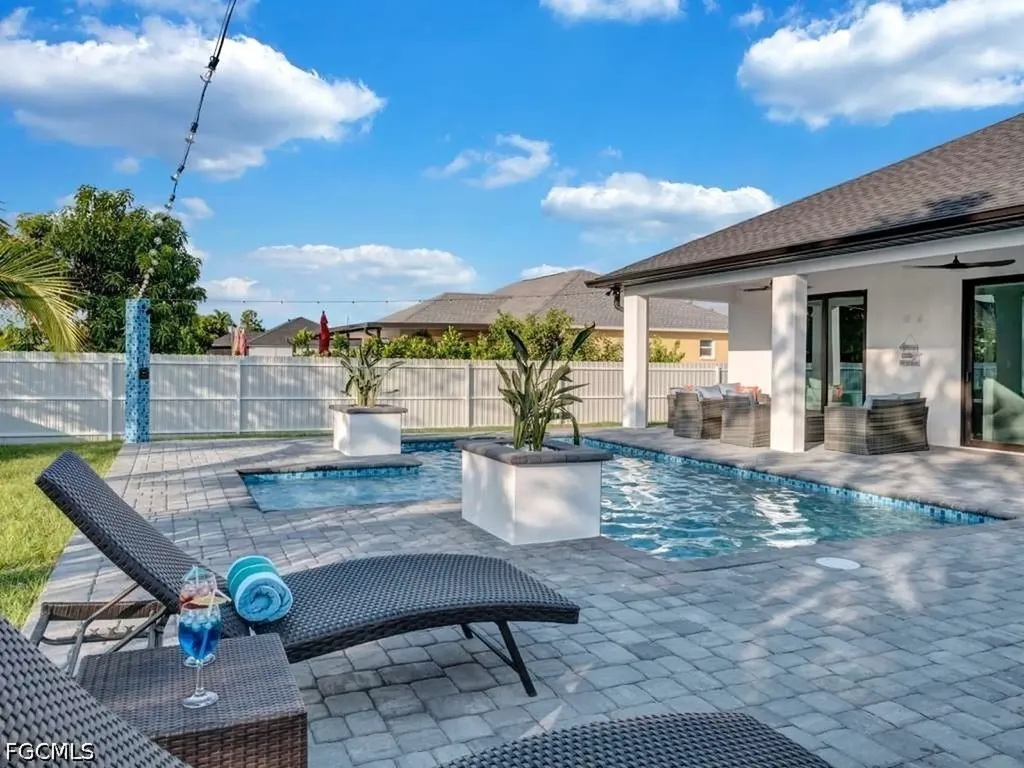 1002 NE 2nd Place Cape Coral FL 33909