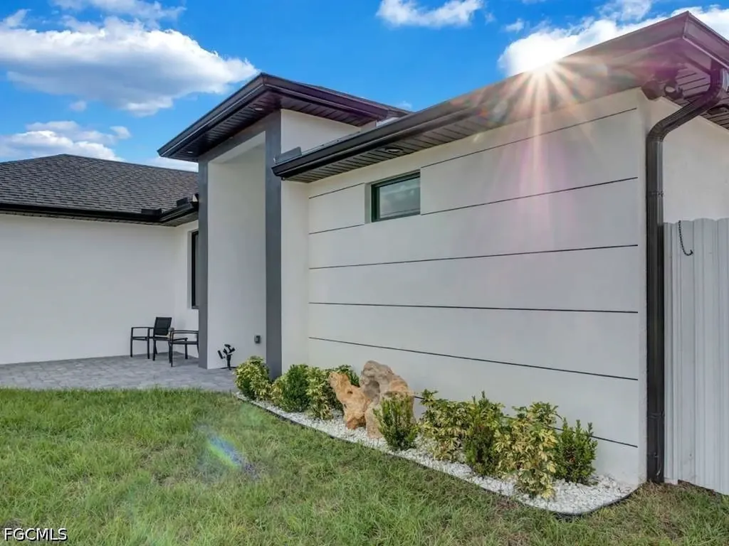 1002 NE 2nd Place Cape Coral FL 33909